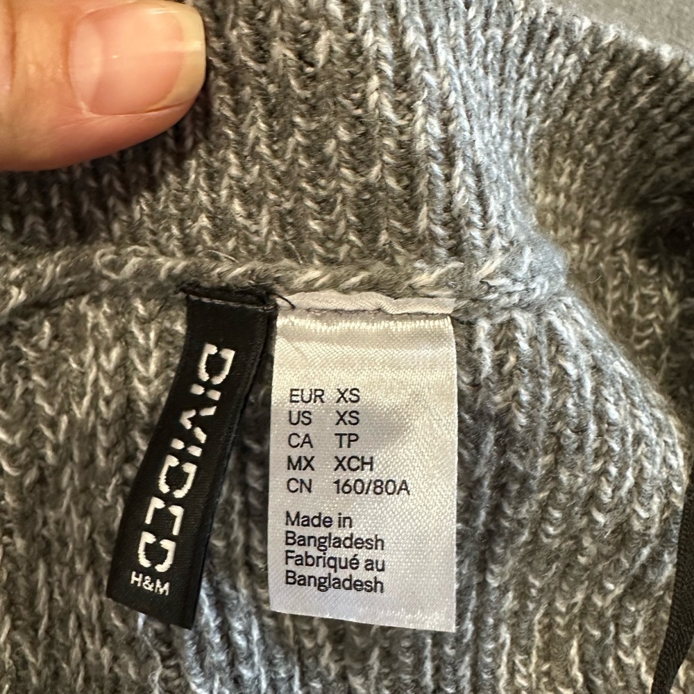 H&M Gray Knit Vest - Picture 3 of 5